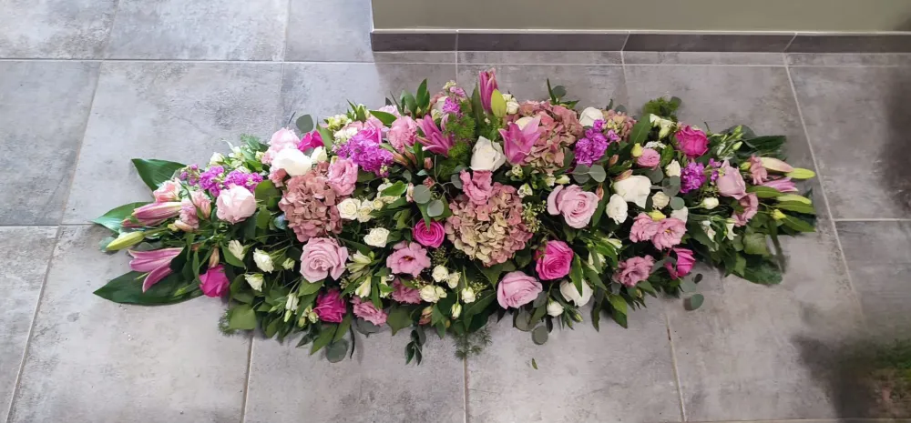 dessus de cercueil rose